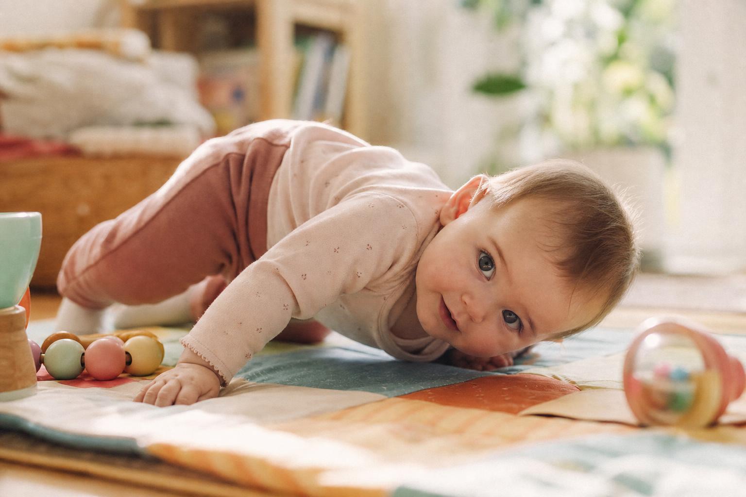 découvrez à quel âge bébé commence généralement à se retourner, les étapes de son développement moteur et des conseils pour accompagner cette nouvelle phase de son évolution.